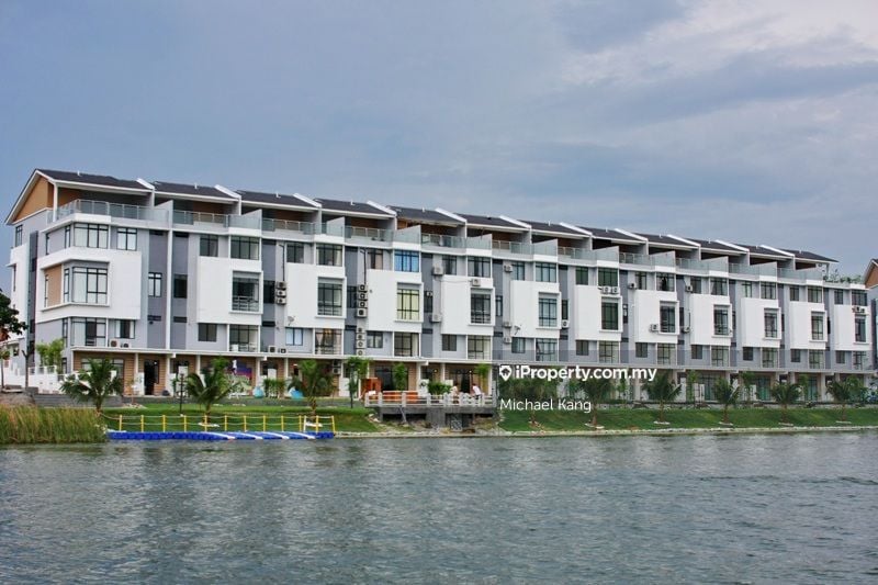 Taman Puchong Prima,lake view town villa puchong, Puchong Corner lot
