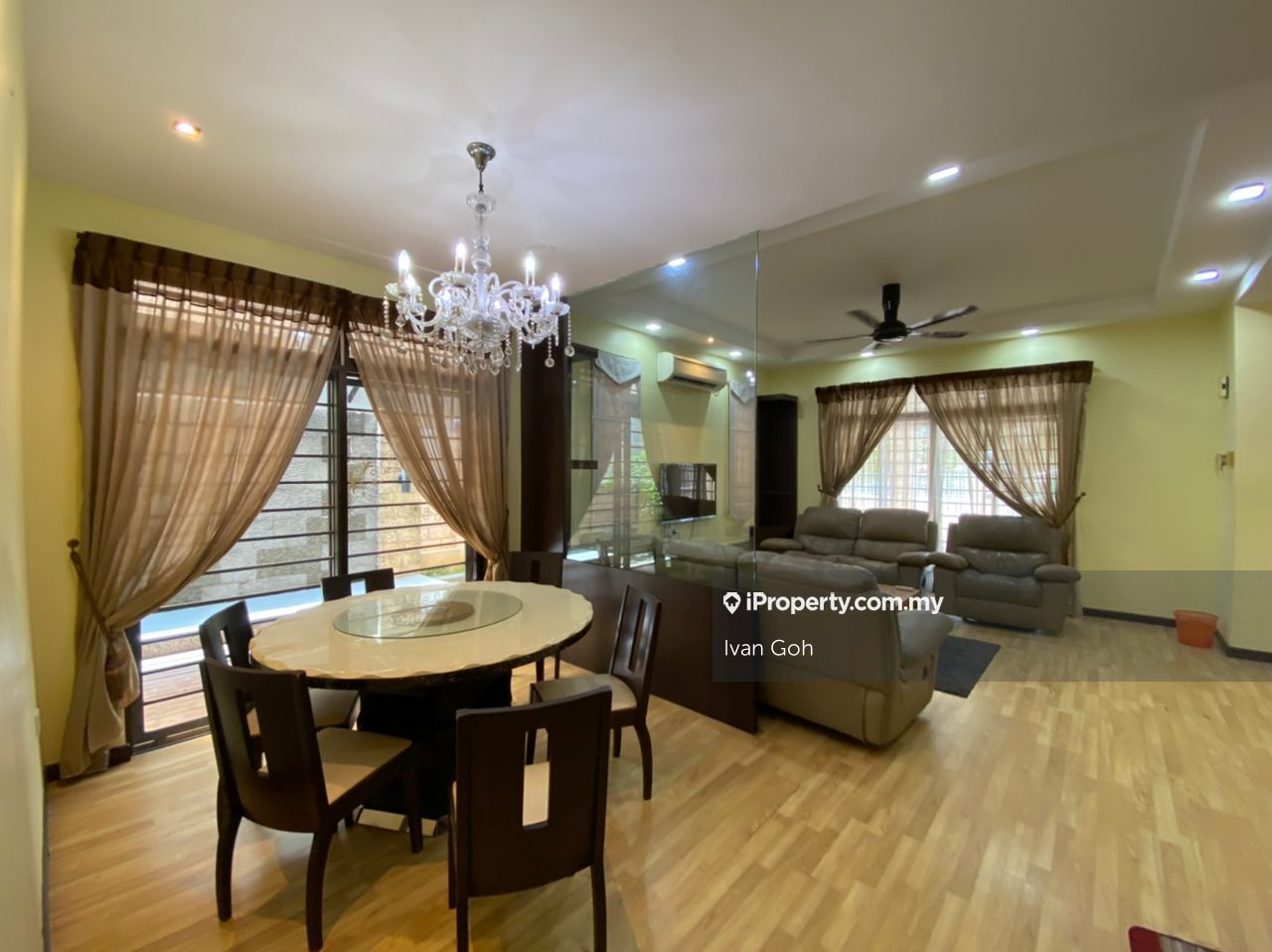 Taman Mount Austin, Johor Bahru Cluster House 4+1 bedrooms for rent