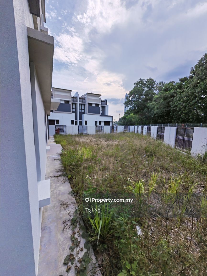 Terrace House in Bandar Kinrara — photo 2 of 17