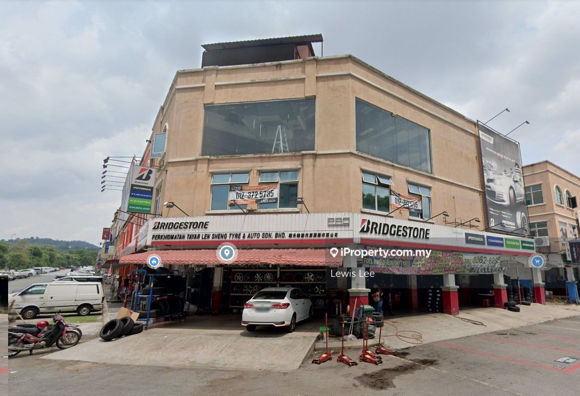 Bandar Puteri Puchong Corner 3 Storey Shop Office.Tenanted. Investment