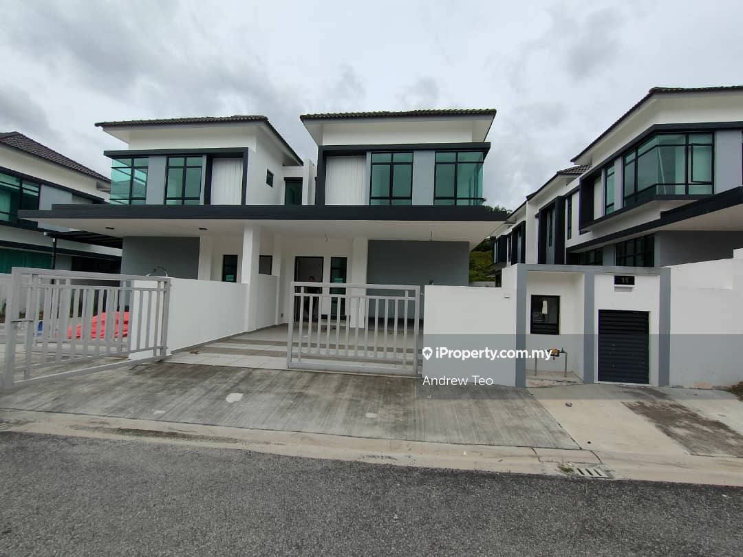 Taman Austin Duta , Johor Bahru Intermediate Cluster House 4 bedrooms
