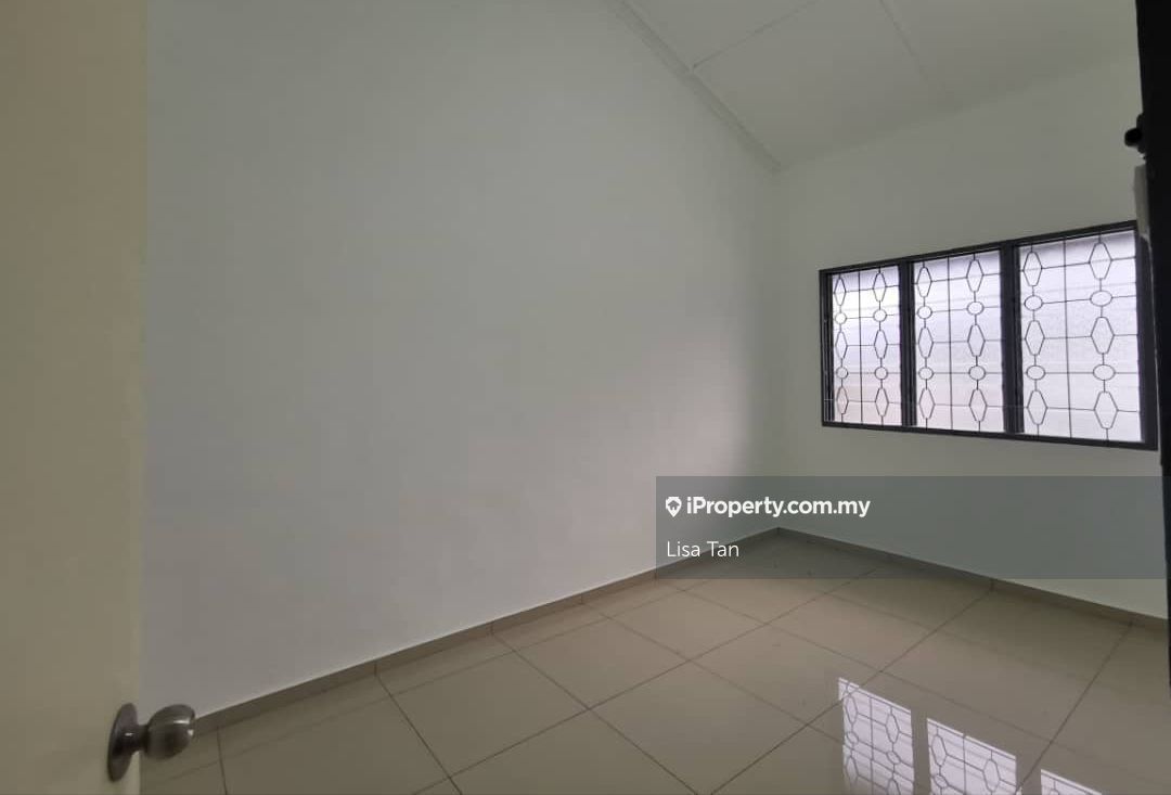 Taman Bahagia/ Taman Megah, Kluang Intermediate 1sty Terrace/Link