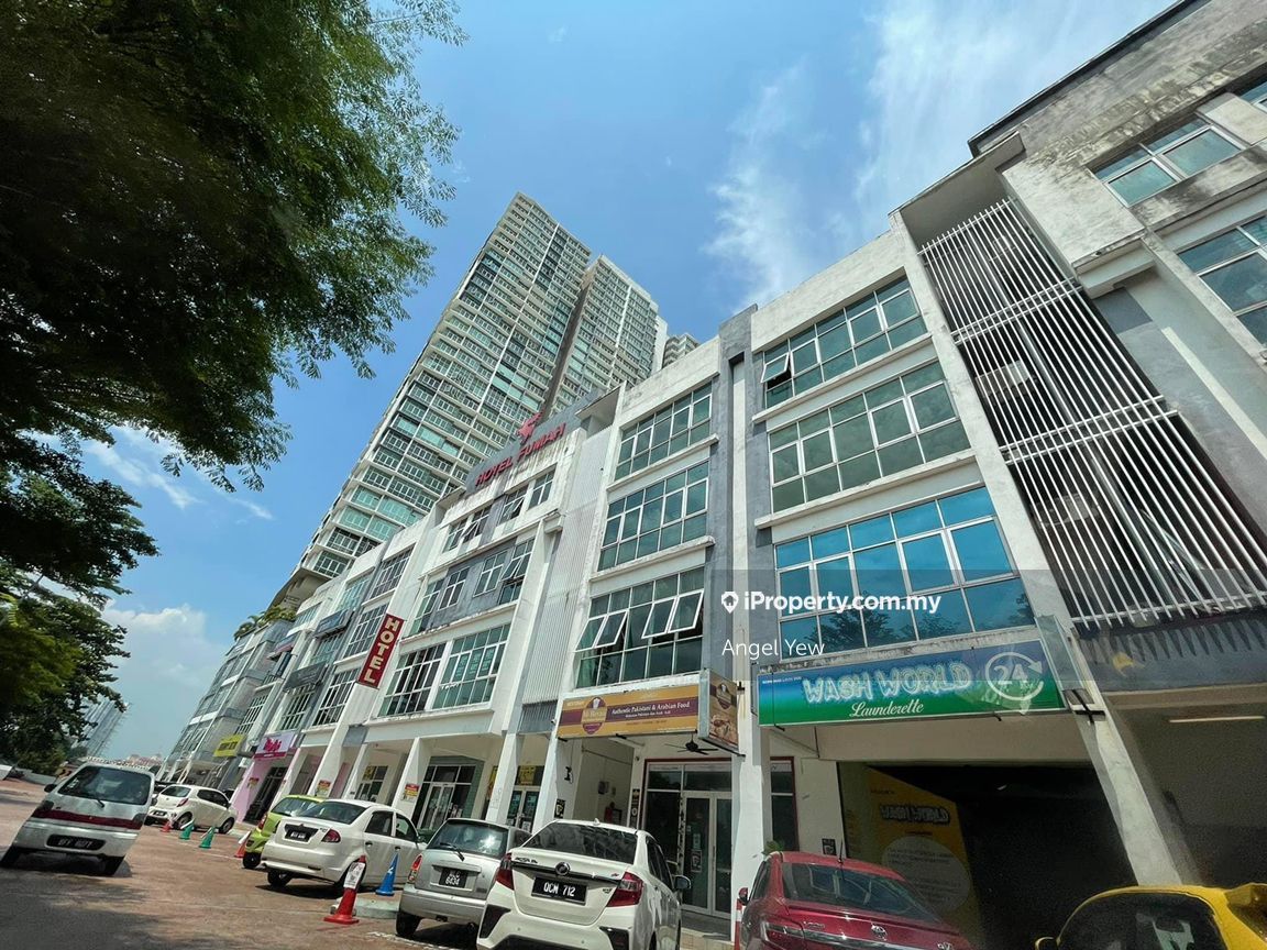 Boulevard Business Park Jalan Kuching, Jalan Kuching Corner lot Shop