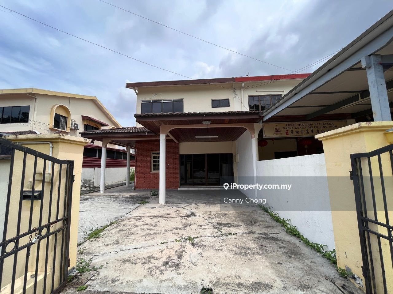 Partially Furnished 2 Storey Semi-D House In Taman Mansion For Rent