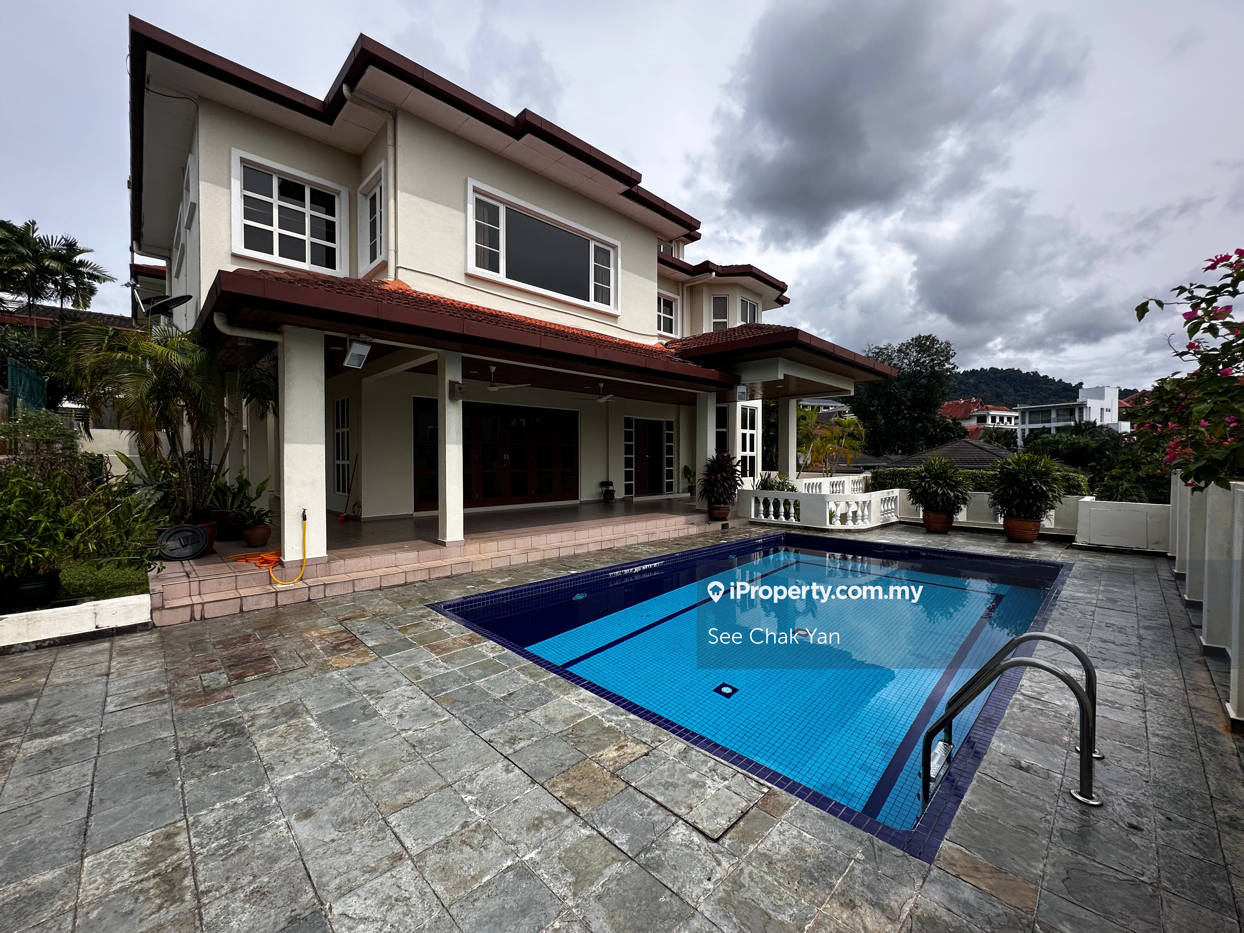 Ukay Heights, Ampang Intermediate Bungalow 6+1 bedrooms for rent