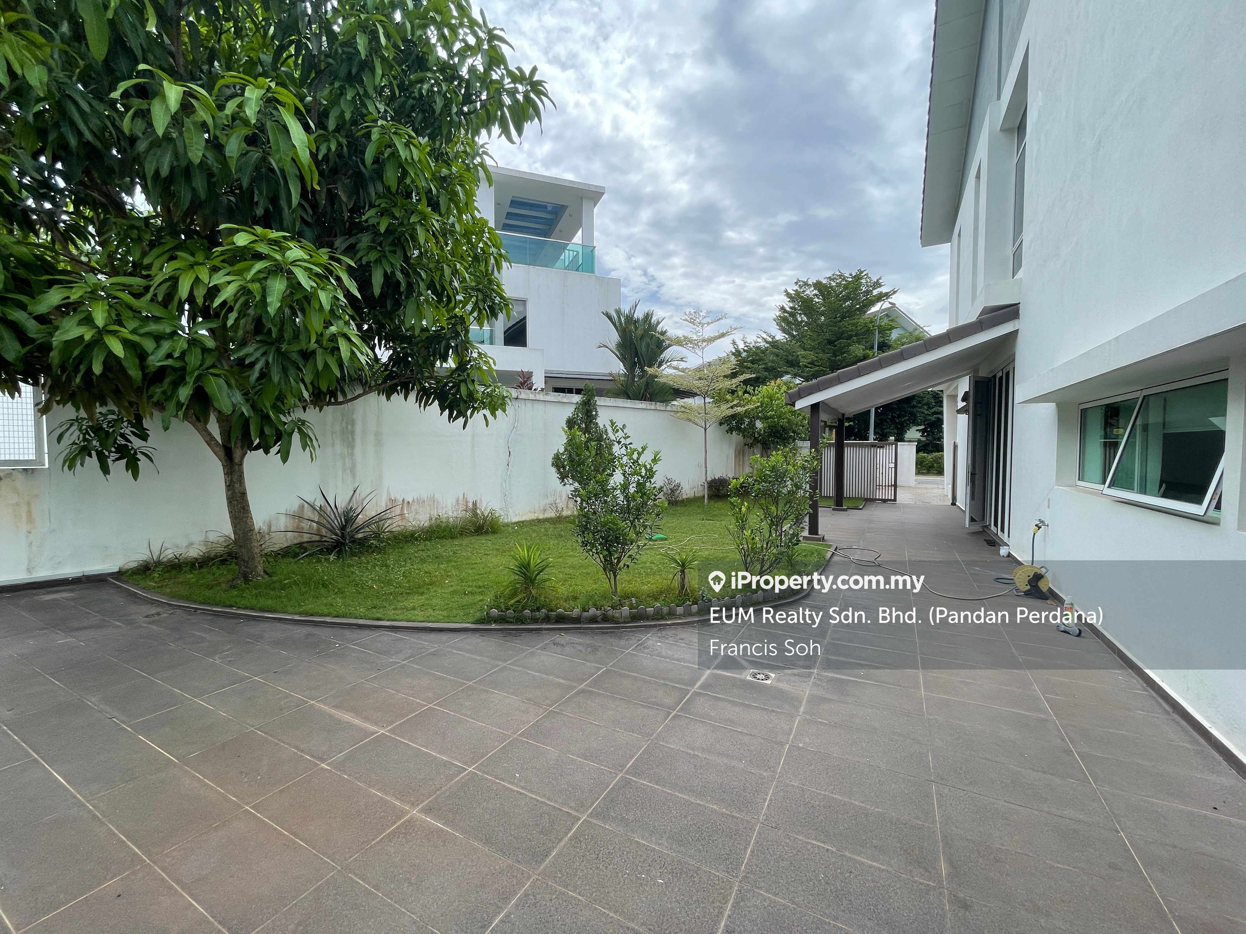 Palmiera Kinrara Residence, Bandar Kinrara End lot Semidetached