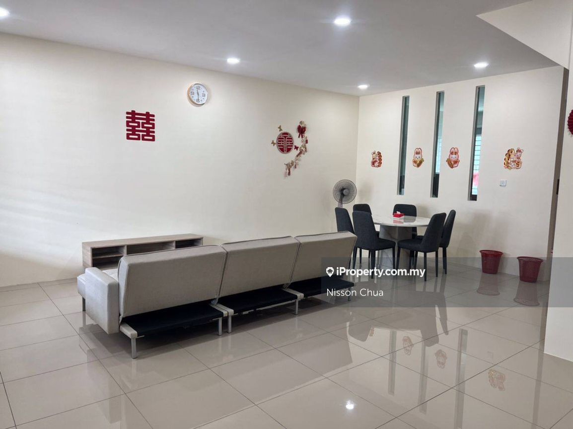 Uni Central, Kota Samarahan 2sty Terrace/Link House 4 bedrooms for