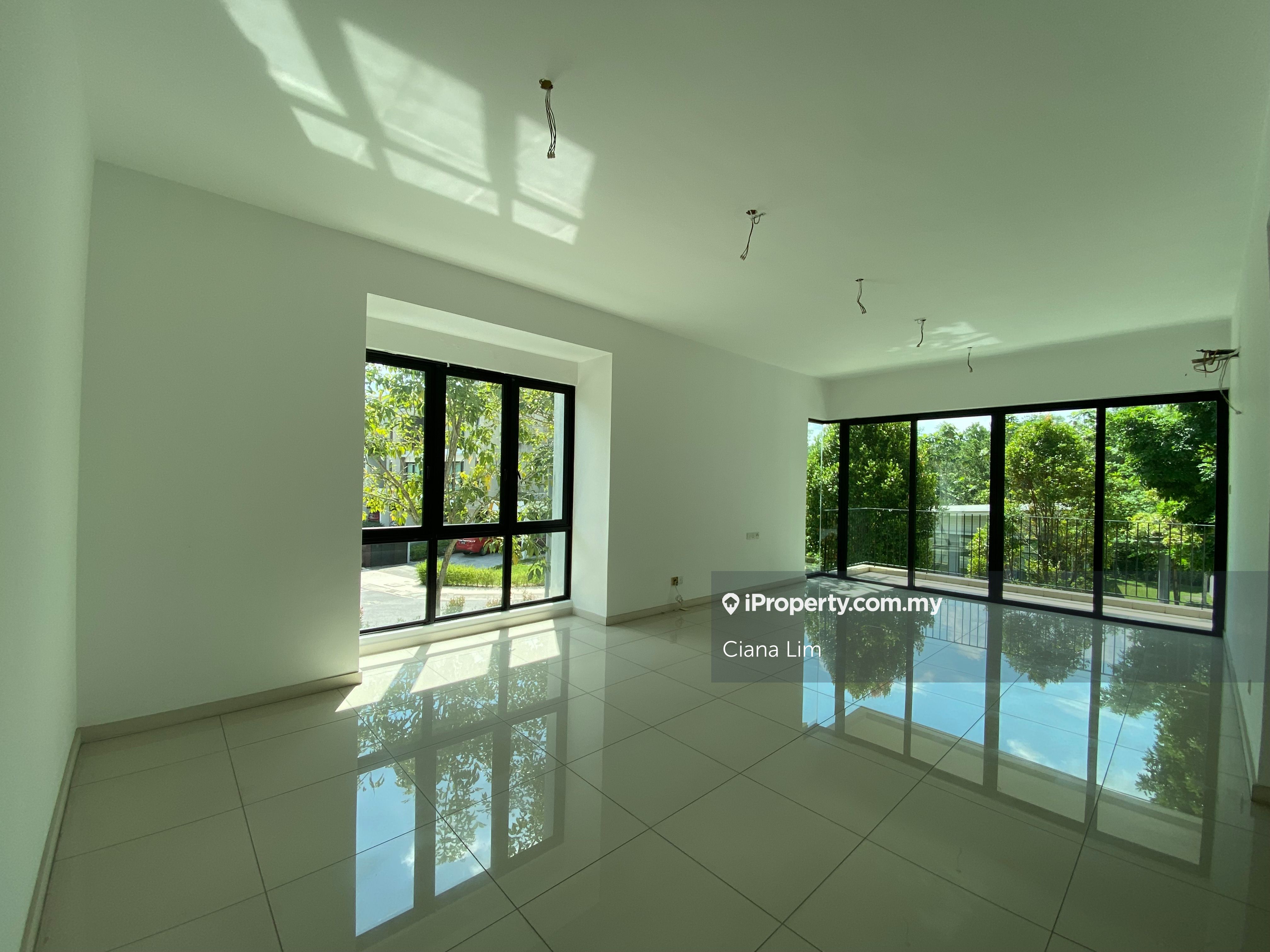 cahaya spk, Seksyen U9, Shah Alam Corner lot Townhouse 3+1 bedrooms for