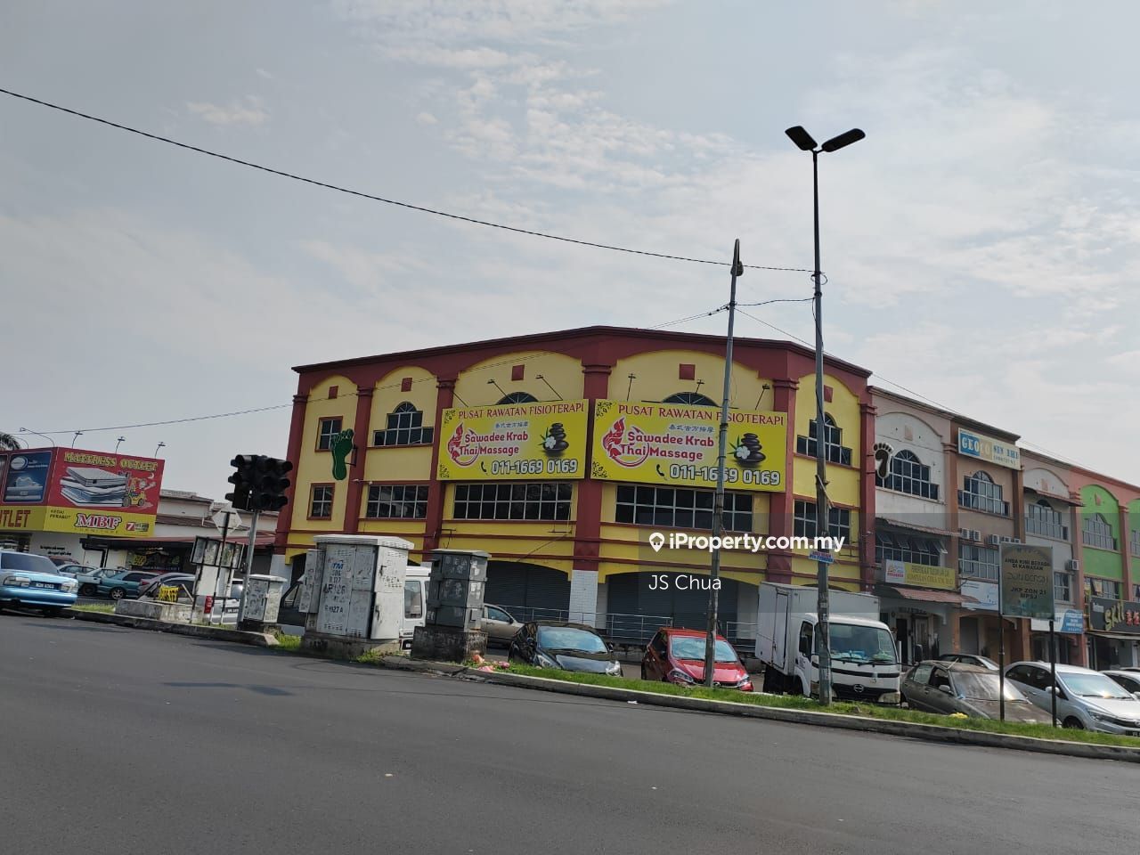 Ground Floor Shop Pusat Perdagangan seri kembangan, Pusat Perdagangan