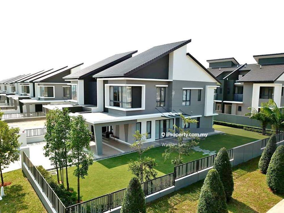 Hilltop Residence Near Erl Station 7min to Klia, Sepang 2sty Terrace/Link House 4+1 bedrooms