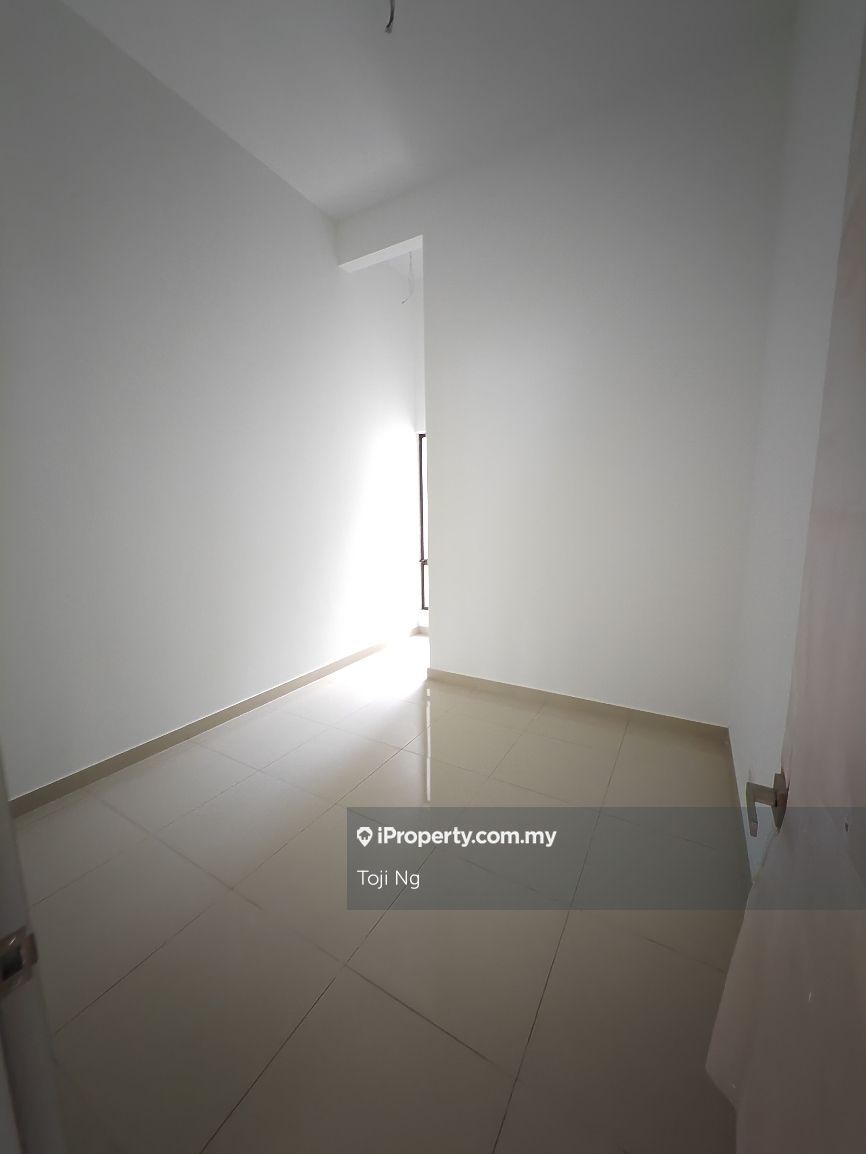 Terrace House in Bandar Kinrara — photo 8 of 17