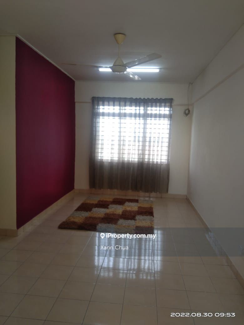 Putra Intan, Dengkil