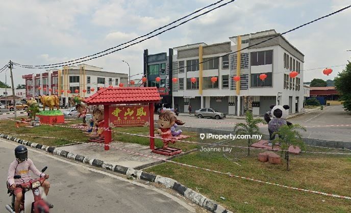 Facing main road Lukut town Taman Lukut Hartamas, Port Dickson 