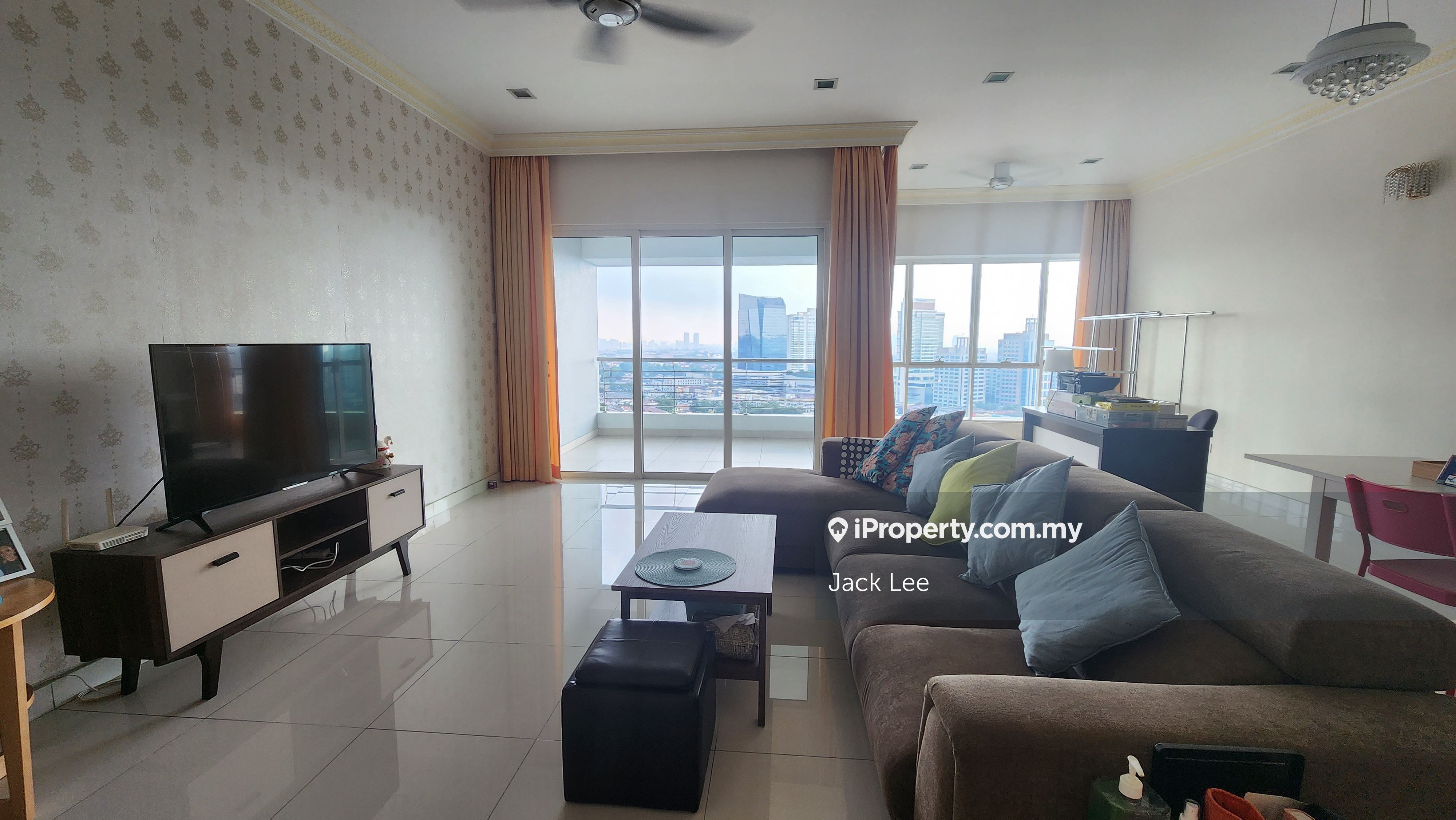 Nice view with good condition spacious living area
