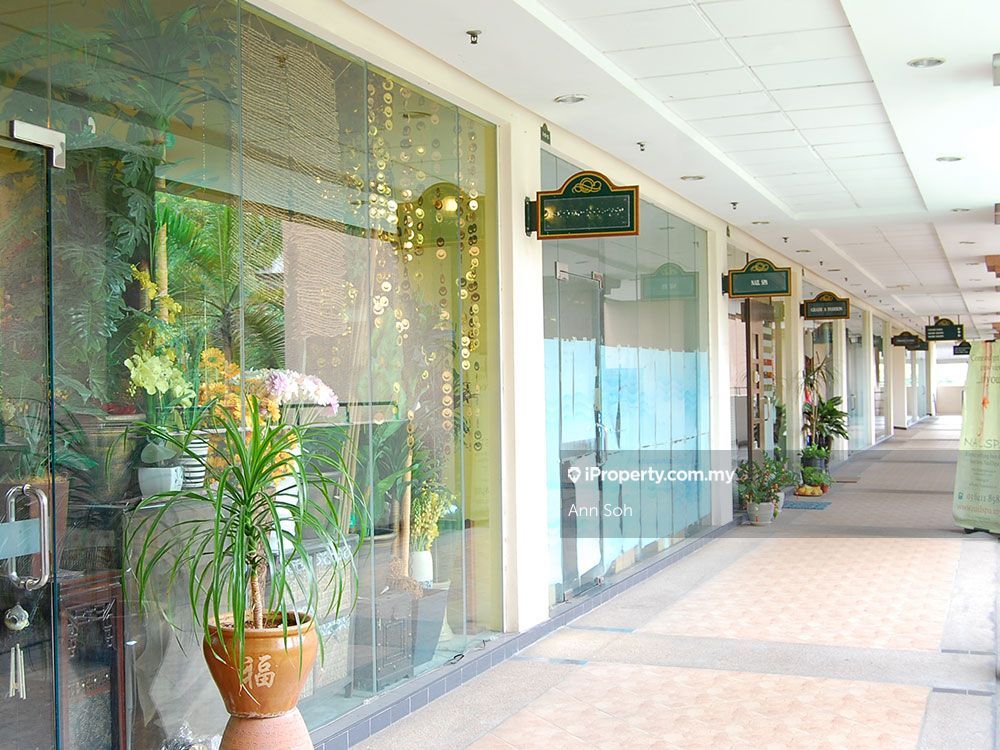 Plaza Mont Kiara space), Mont Kiara Intermediate Shop for