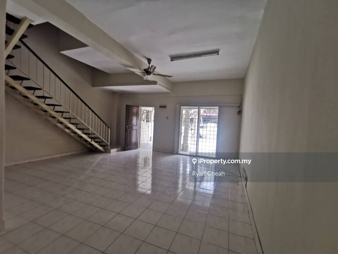 Kajang , Balakong Intermediate 2.5sty Terrace/Link House 4 bedrooms