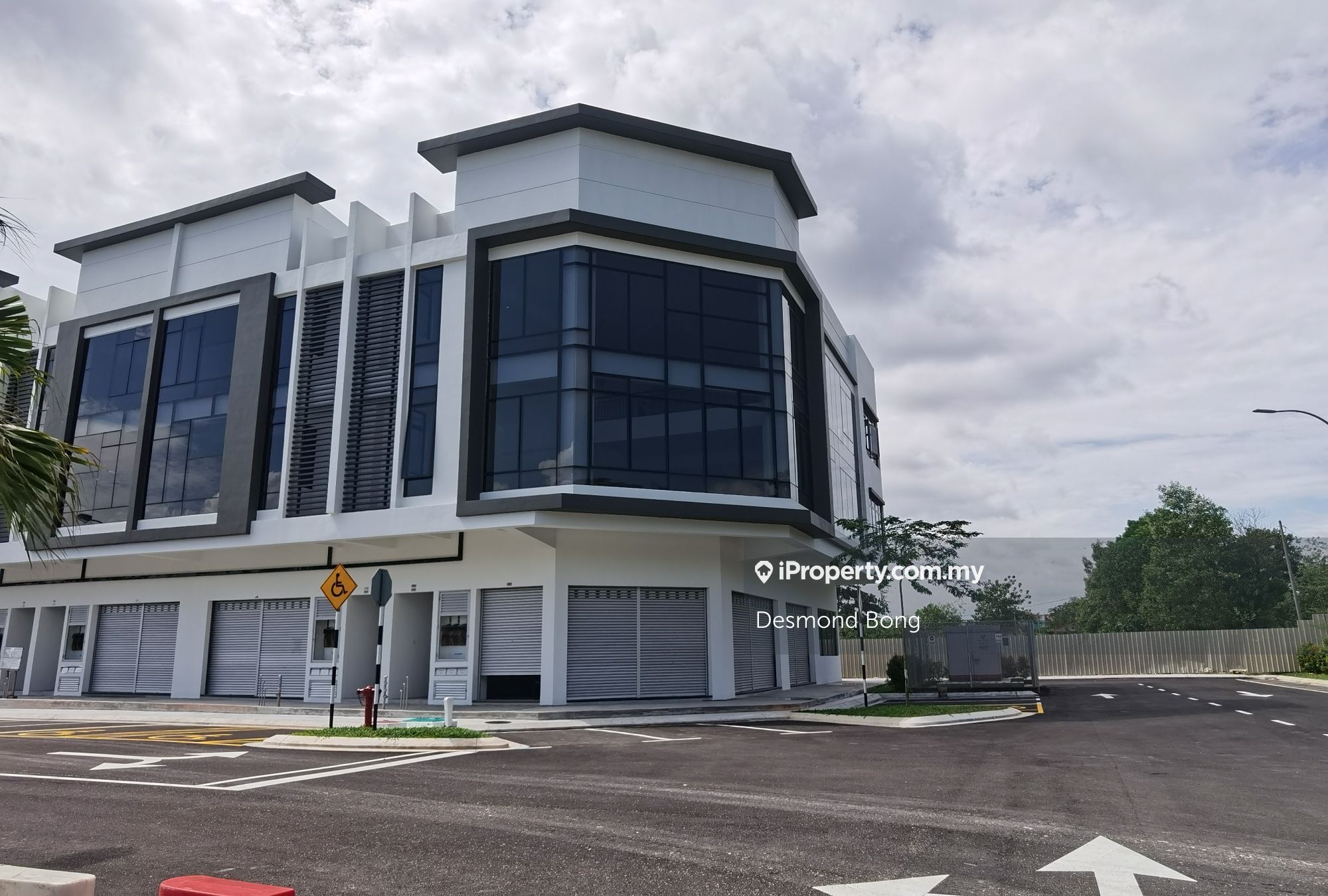 Setia Tropika, Setia Tropika Corner lot Shop-Office 1 bedroom for rent ...