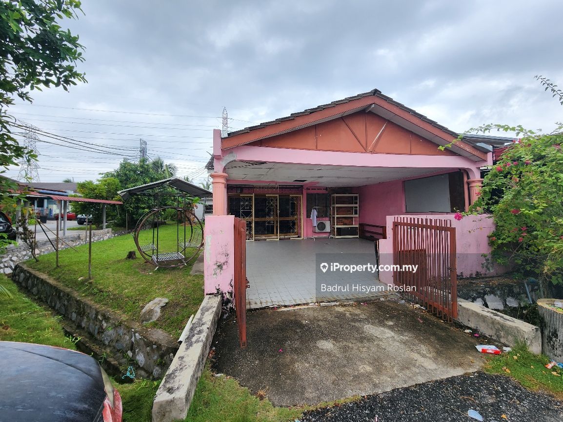 Seksyen 16 Bangi, Bangi Corner lot 1sty Terrace/Link House 3 bedrooms