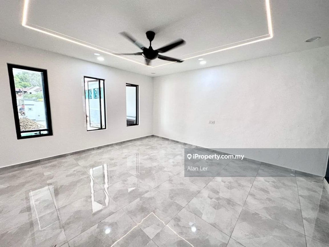 Kolam Air, Johor Bahru 2sty Terrace/Link House 5 bedrooms for sale