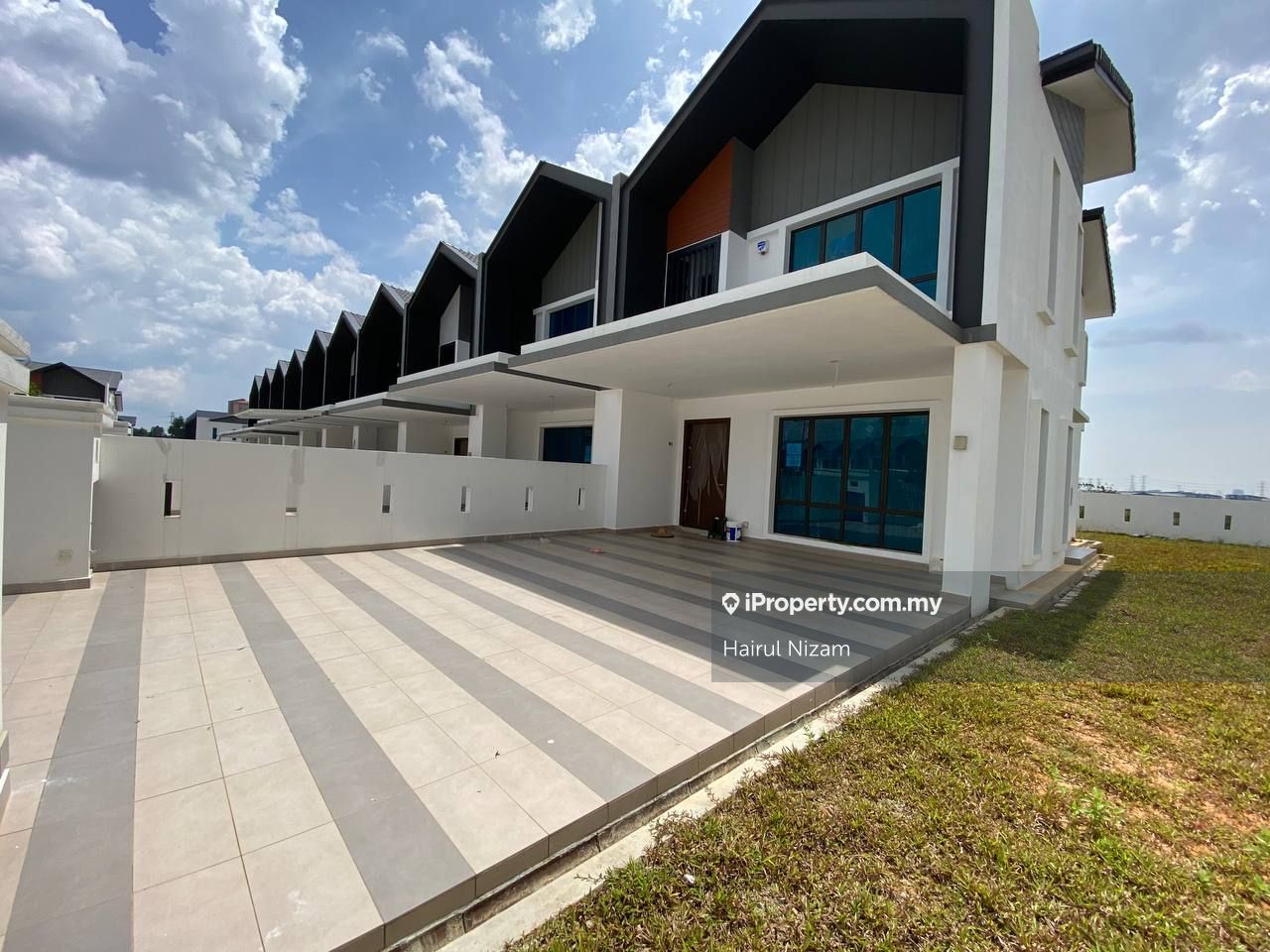 Alam Impian Corner lot 2sty Terrace/Link House 4 bedrooms for sale
