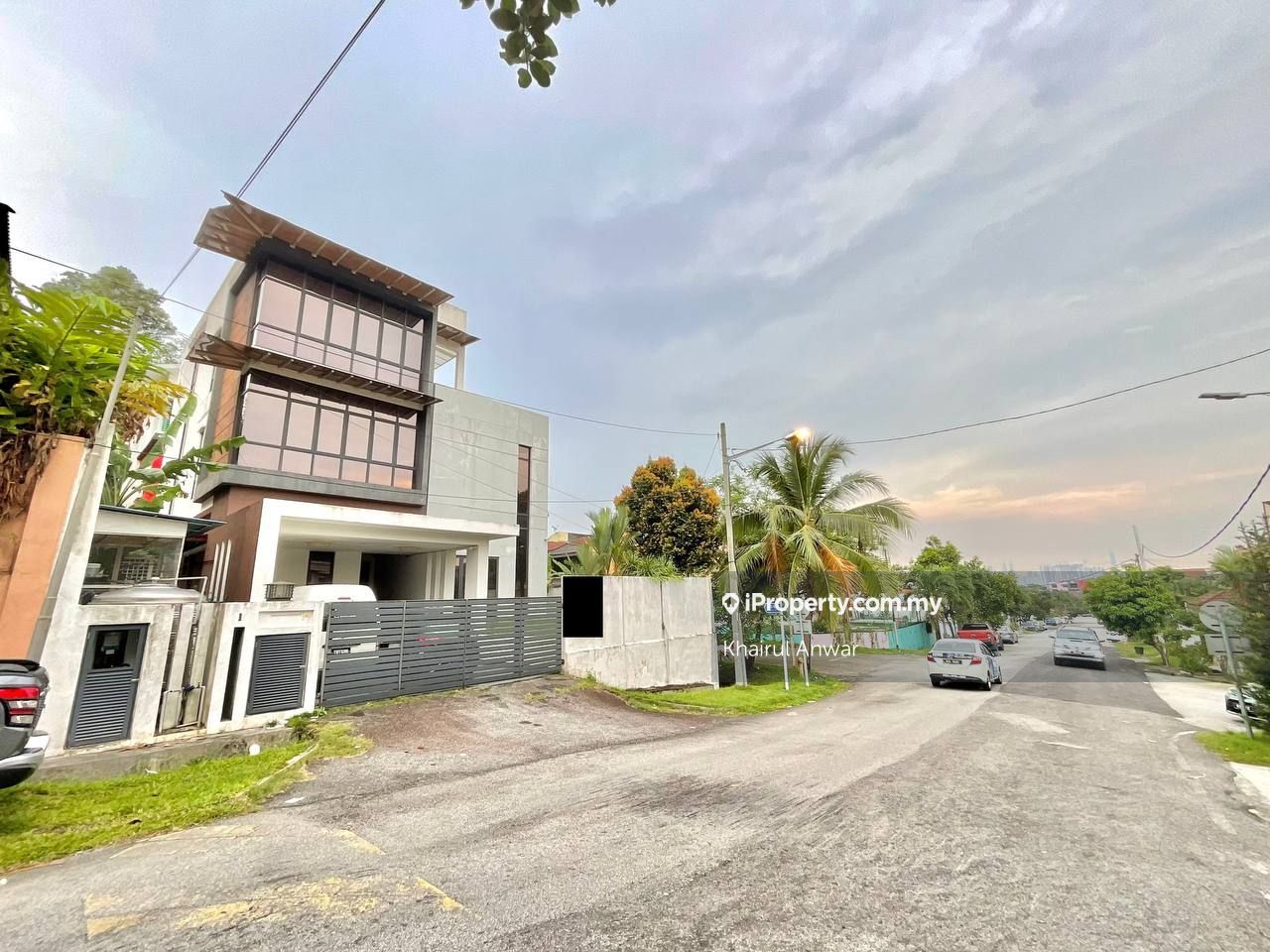 3 Storey Corner Lot Bungalow Taman Sri Gombak, Batu Caves Corner lot Bungalow 5+2 bedrooms for