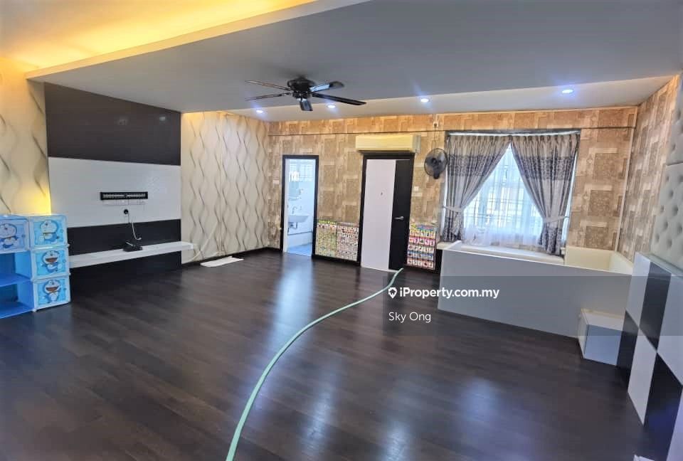 Taman Pulai Utama,Taman Universiti,Pulai Flora, Skudai 2.5sty Terrace