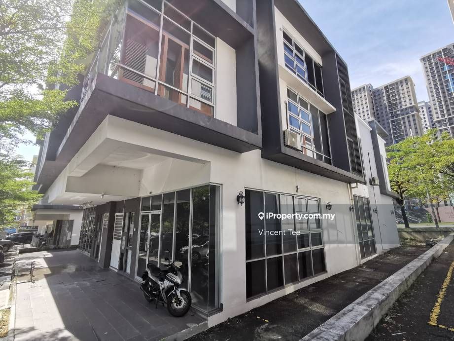 Ground Floor Semi D Shop 36x100 Taman Equine Park Seri Kembangan