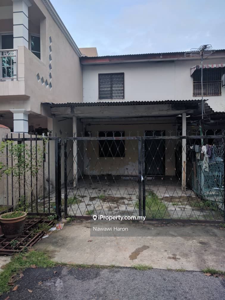 Seksyen 18, Shah Alam Intermediate 2-sty Terrace Link House 4 Bedrooms 