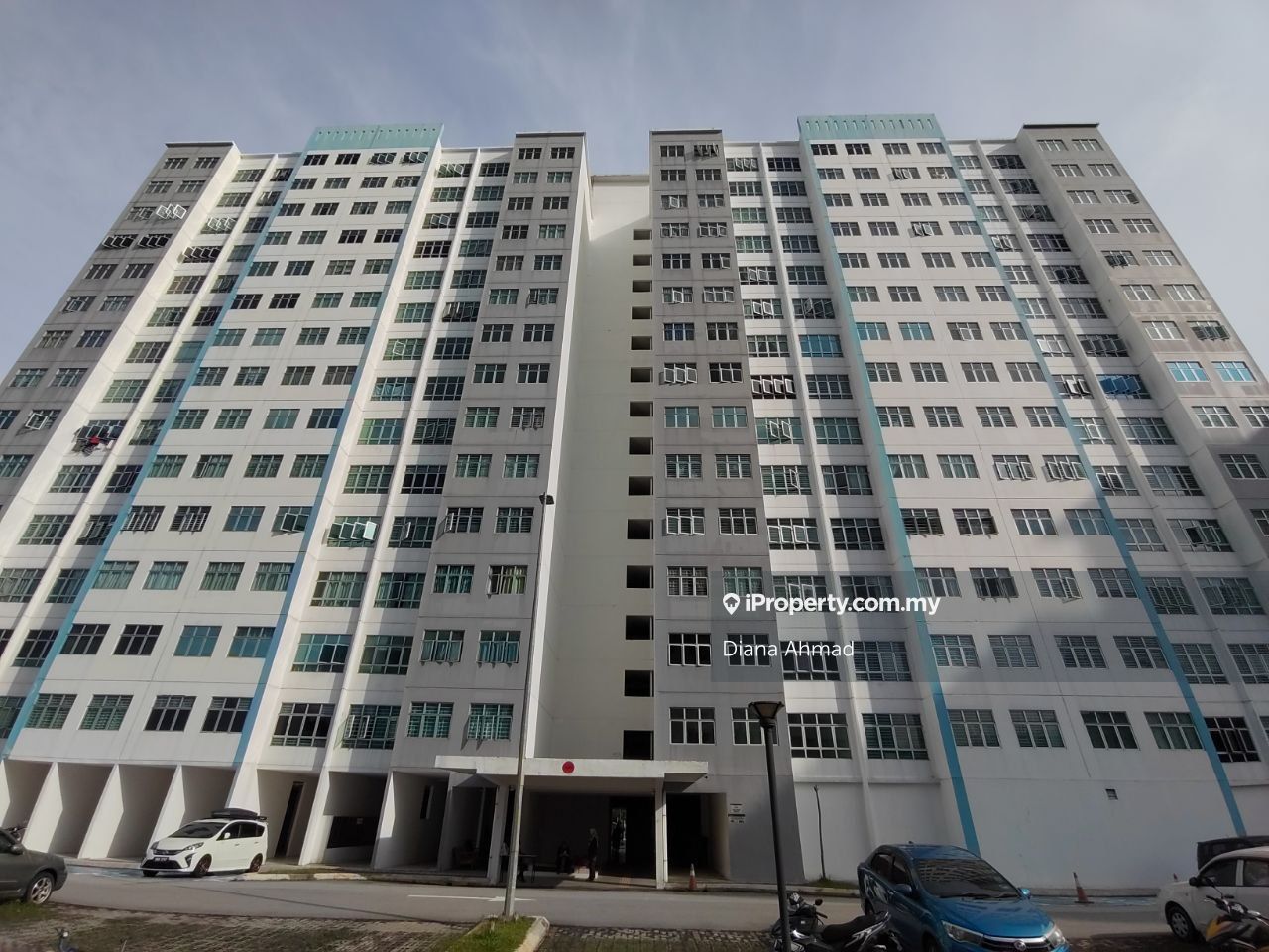 Seri Utama Intermediate Apartment 3 bedrooms for sale in Puchong