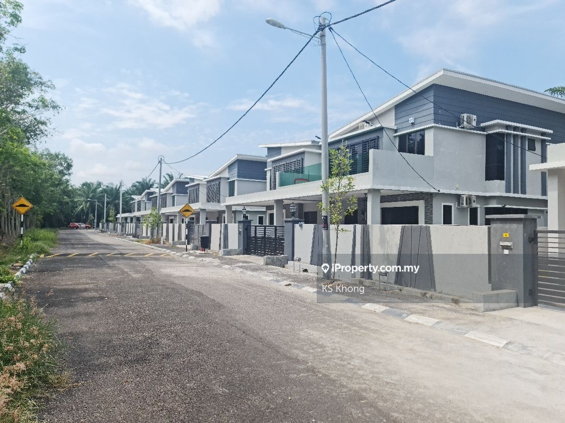 Taman emas, Sitiawan Semidetached House 4 bedrooms for sale