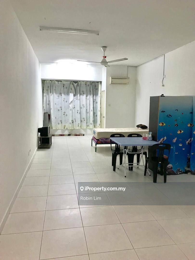 Akademik Suite, Austin Heights, Tebrau