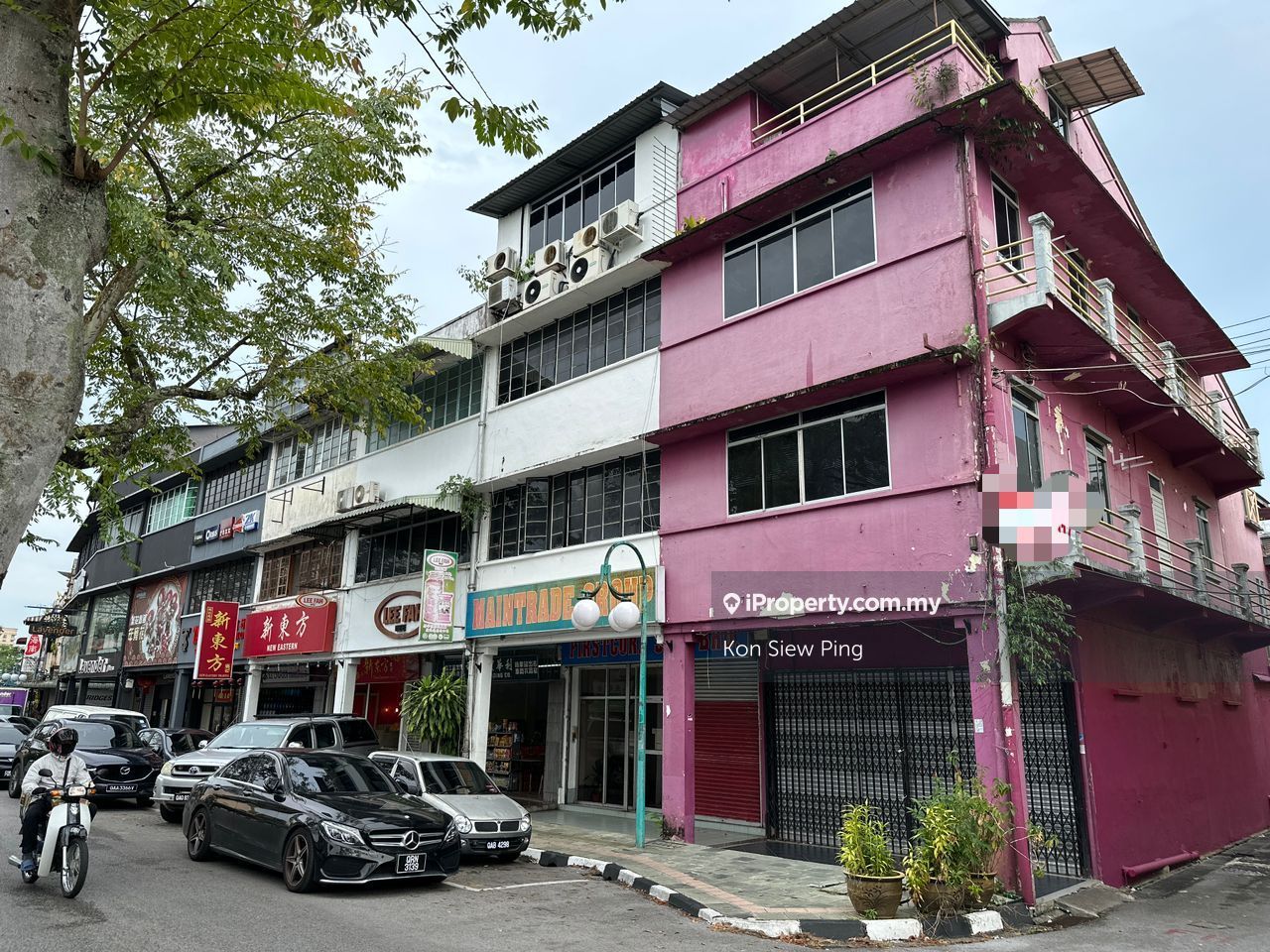 3 Storey Corner Shoplot for Rent Located at Jalan Padungan, Jalan