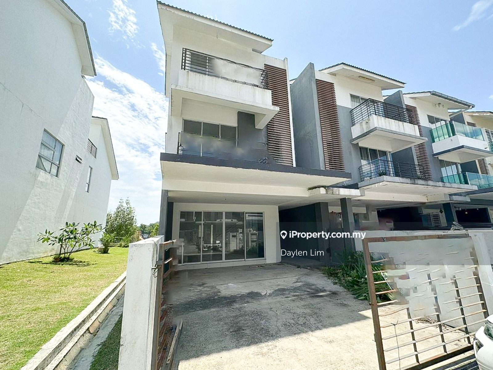 Emerald Gardens , Rawang End lot 2.5sty Terrace/Link House 6 bedrooms