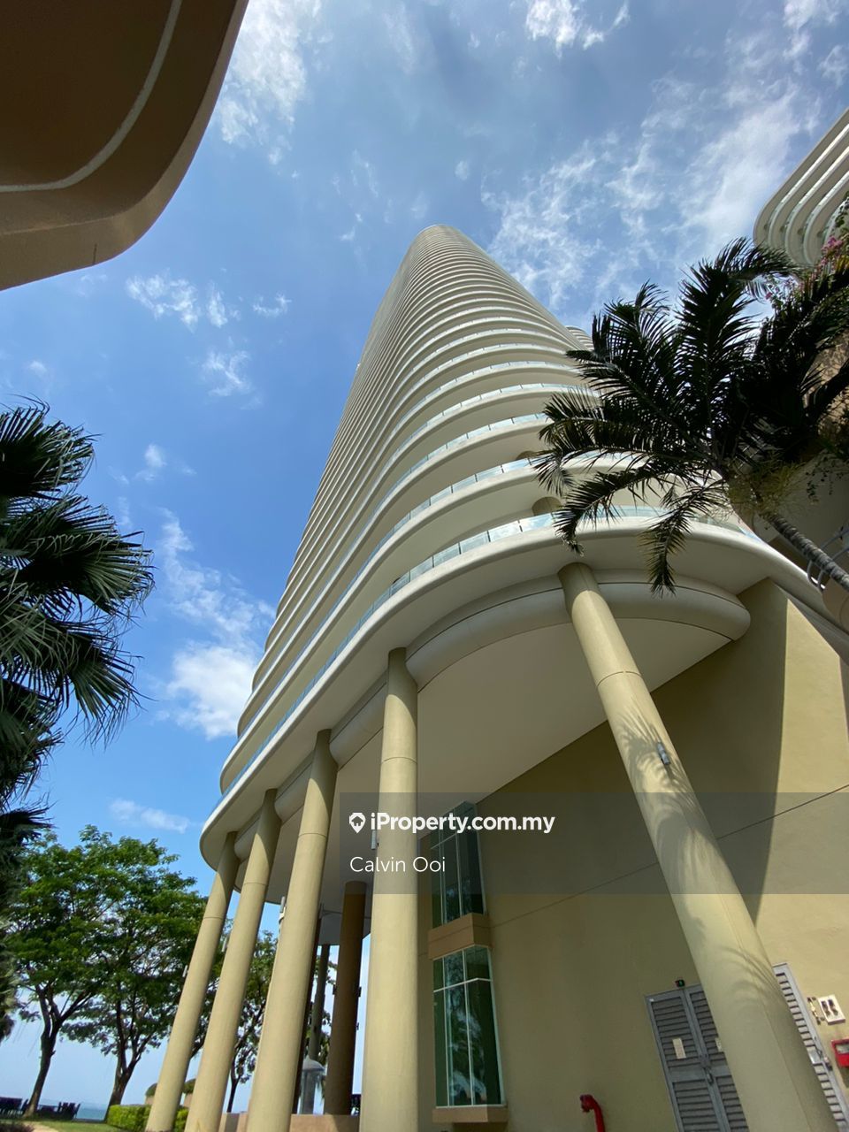 8 Gurney (The Shore Condominium) Corner lot Condominium 6 bedrooms for