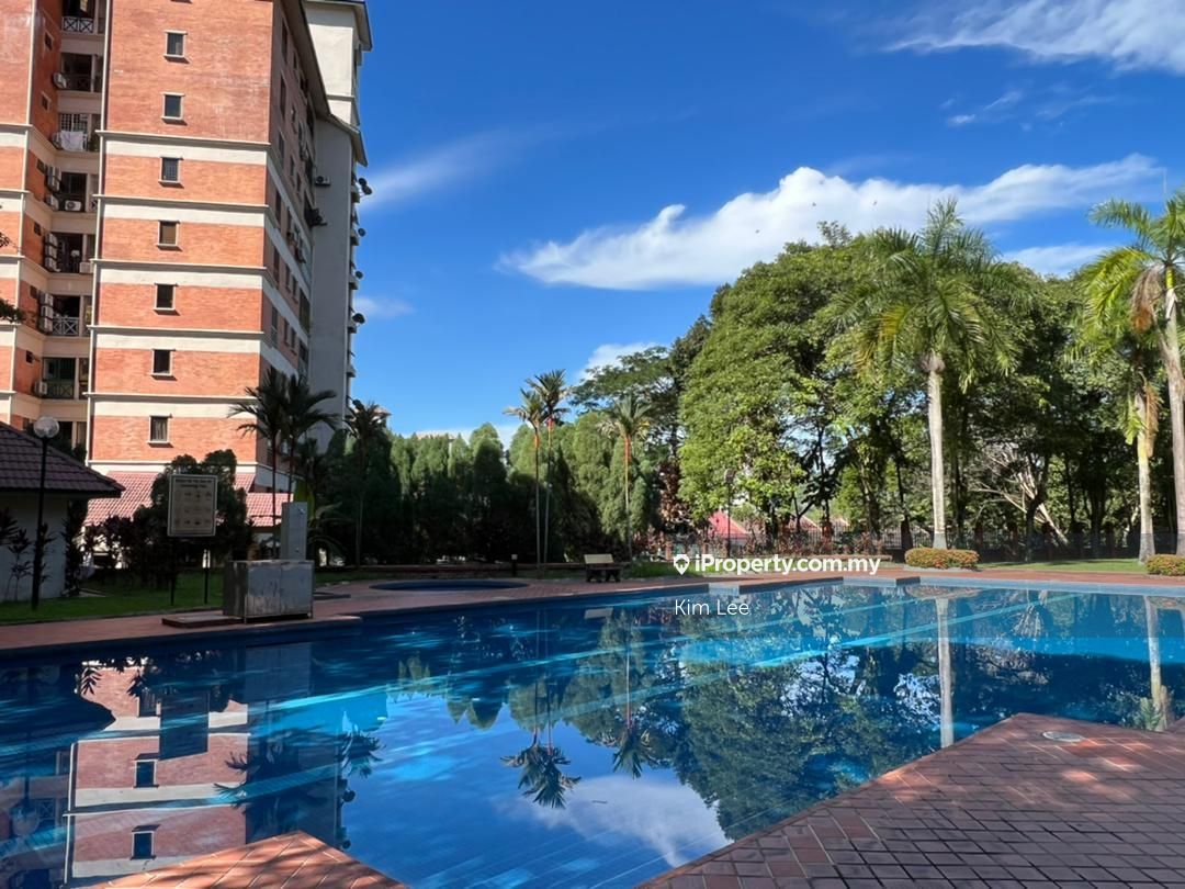 Evergreen Park Scot Pine Corner lot Condominium 5+1 bedrooms for rent