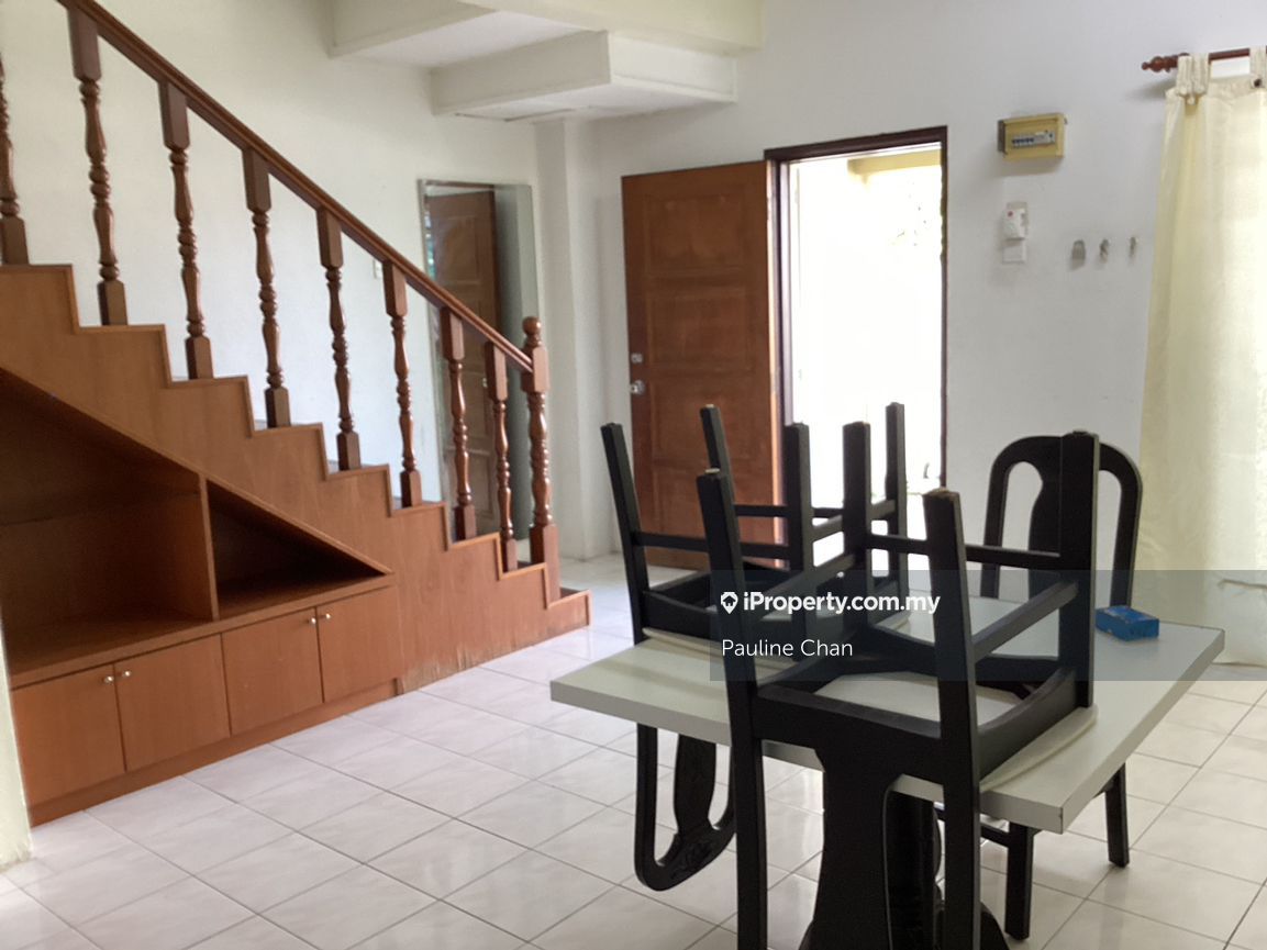 Taman Equine, Seri Kembangan 2sty Terrace/Link House 4 bedrooms for
