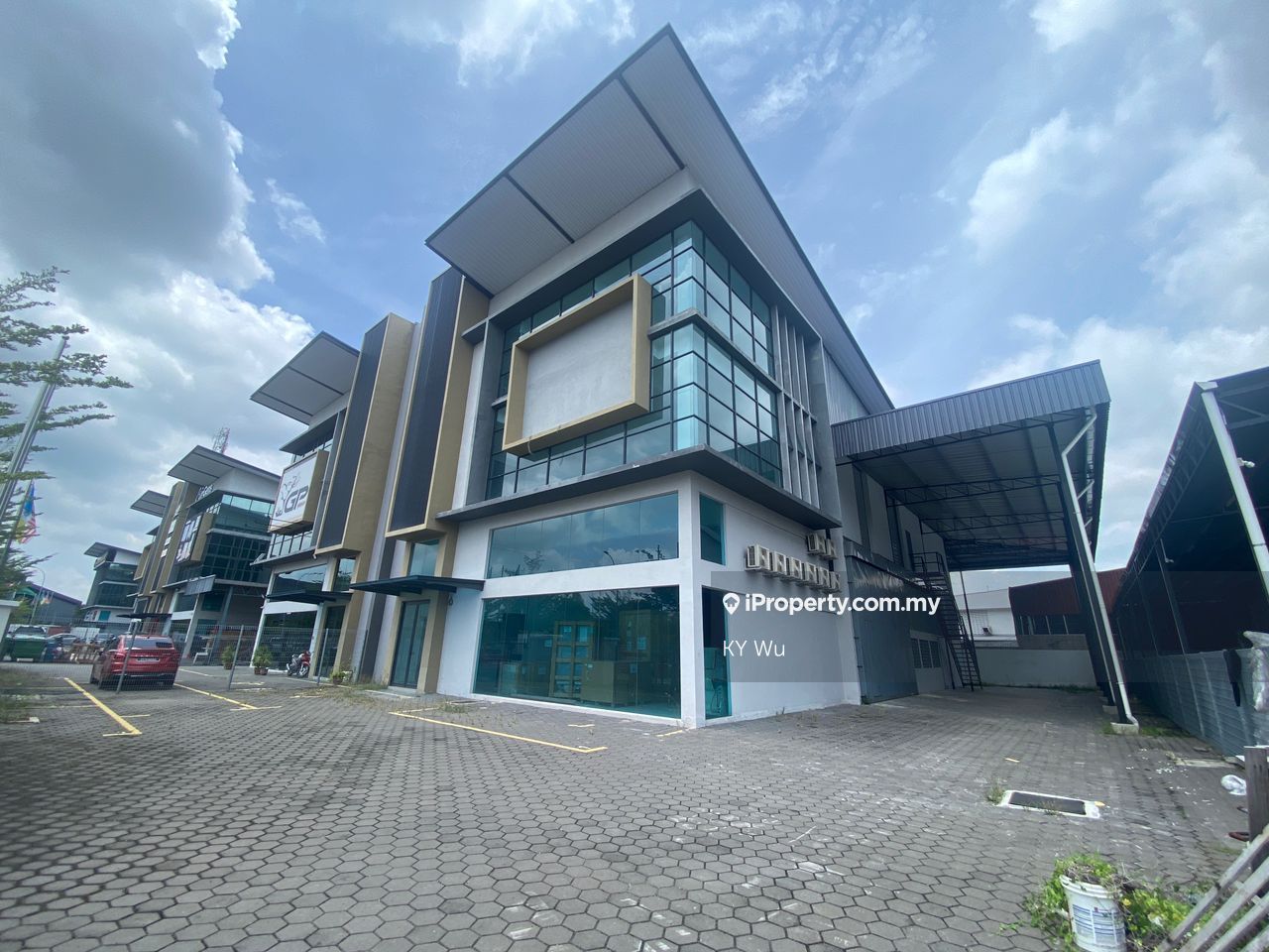 3 storey semi d light industry New brand , Juru for rent RM18000