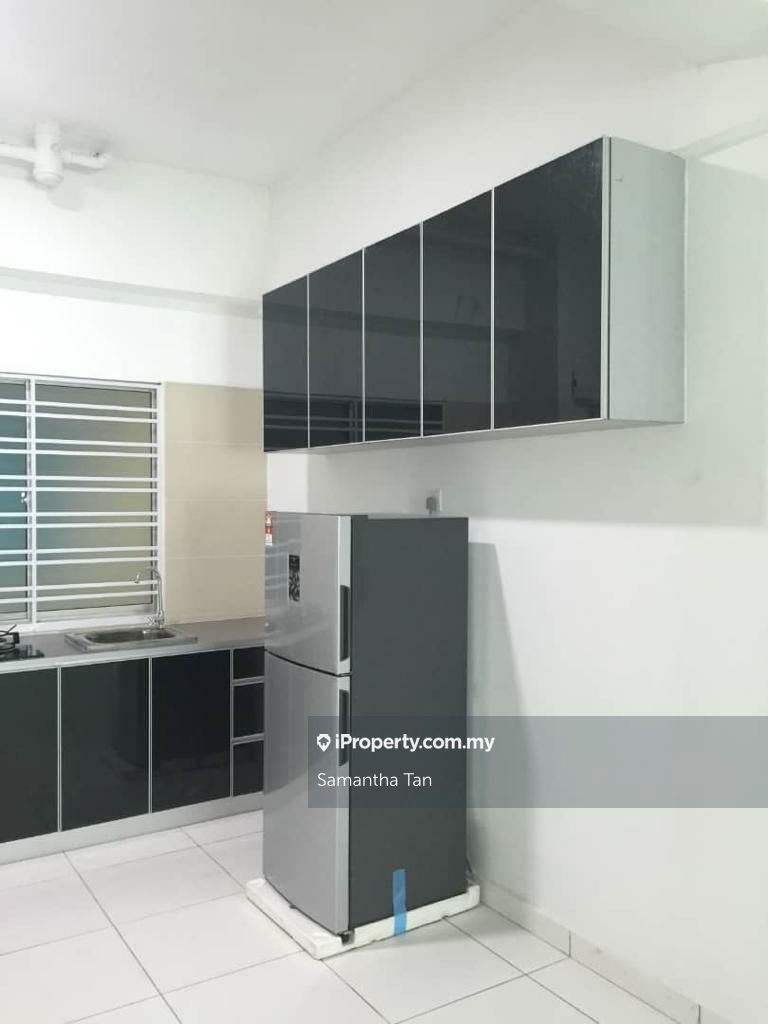 Akademik Suite, Austin Heights, Tebrau