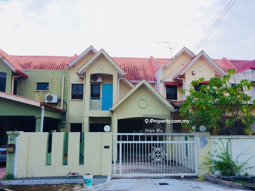 taman kingfisher, Kota Kinabalu 2sty Terrace/Link House 4 bedrooms for