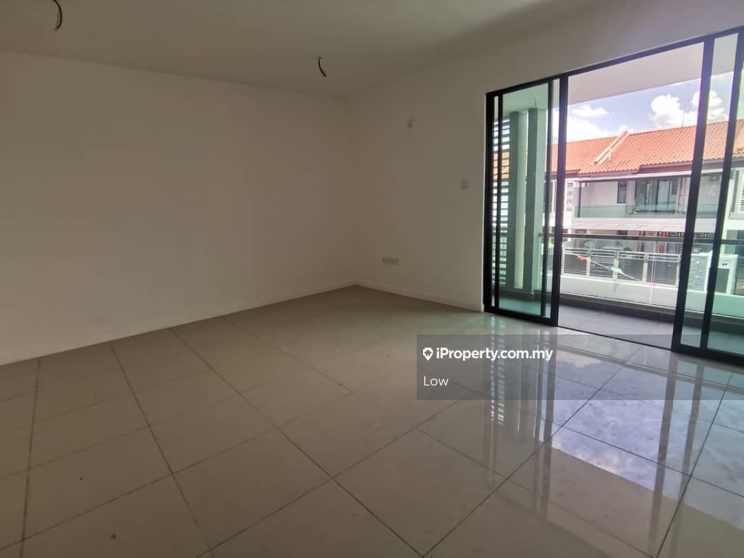 Bandar Dato Onn Perjiranan 9 Double Storey, Johor Bahru Intermediate 2