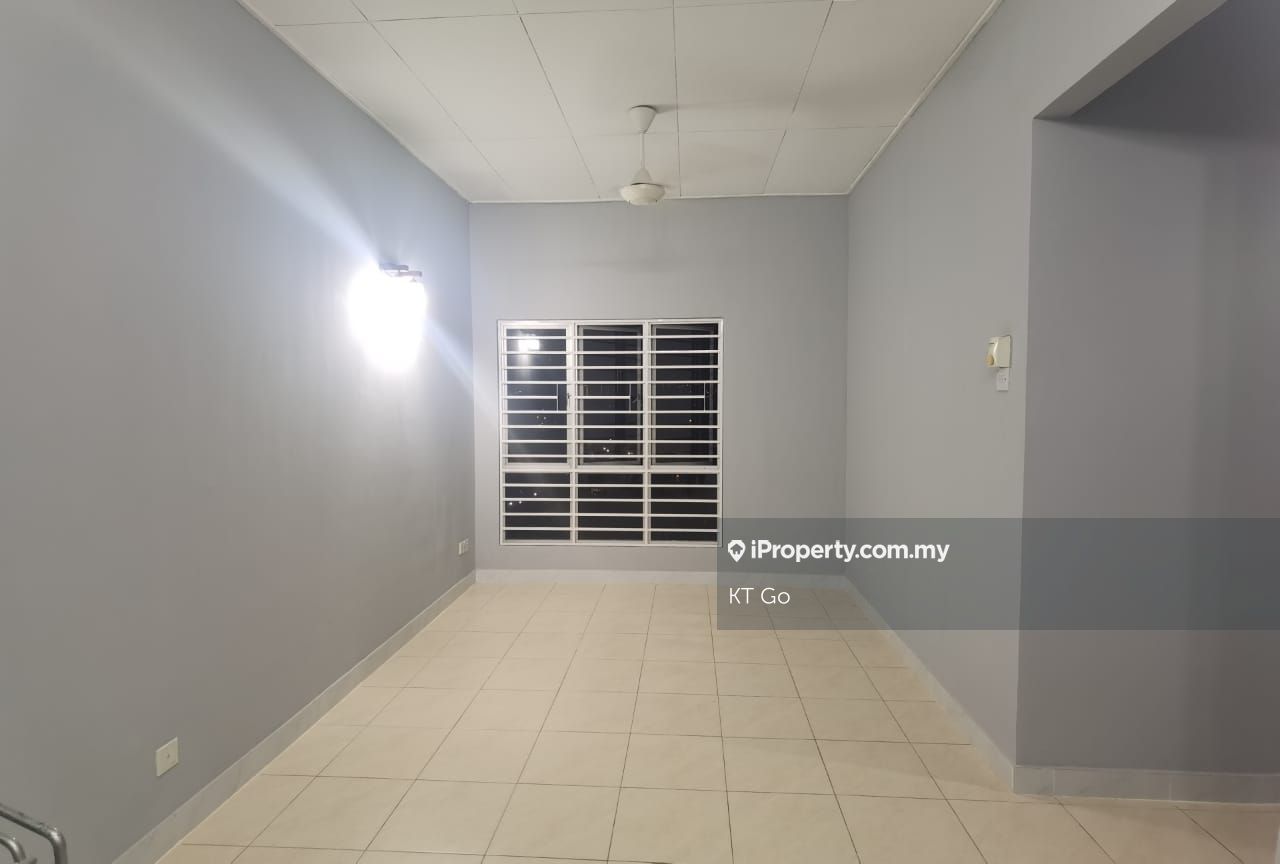 Baiduri Court Apartment Apartment 3 bedrooms for rent in Puchong