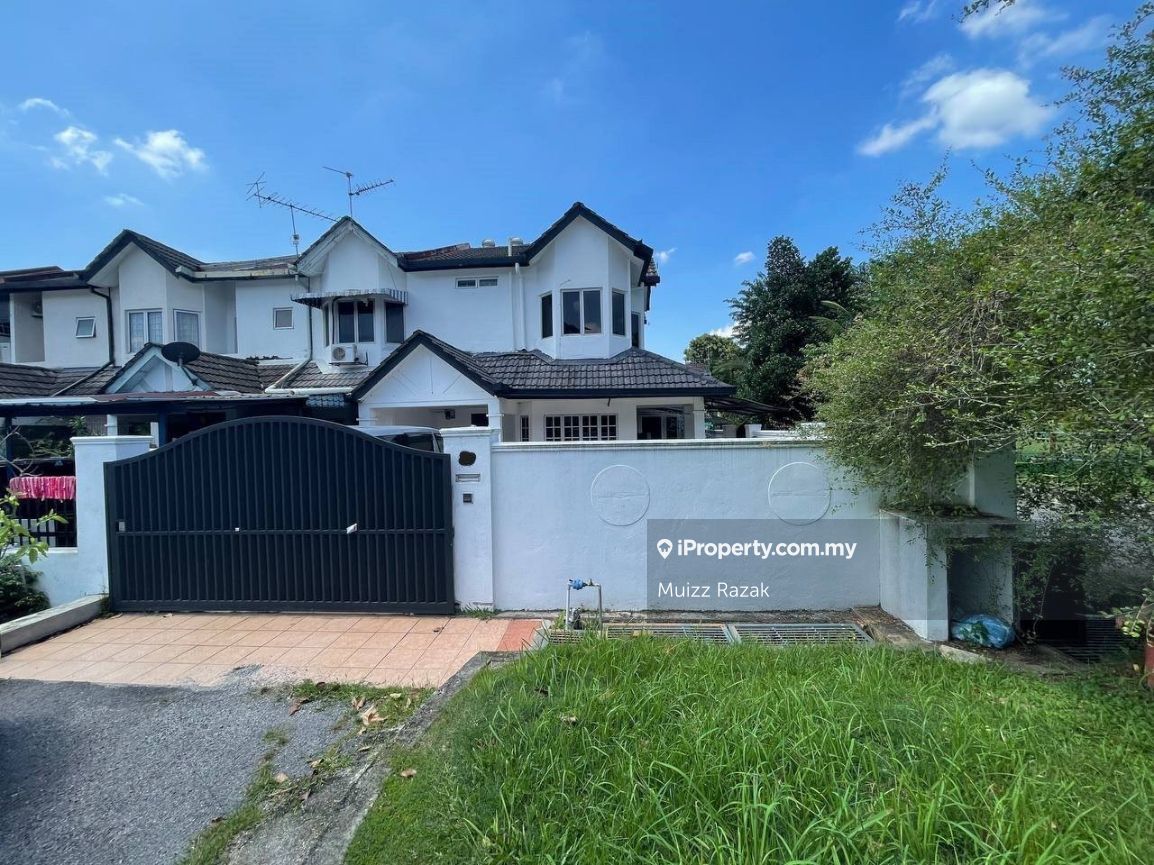 Seksyen 8, Shah Alam End lot 2sty Terrace/Link House 4 bedrooms for