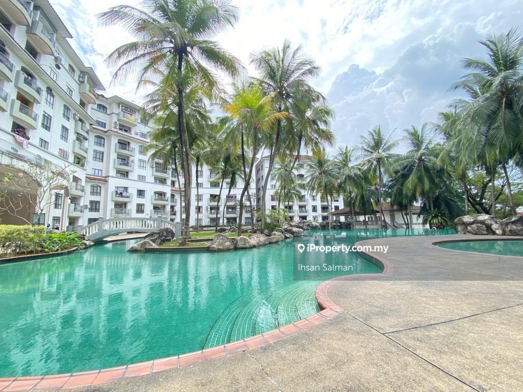 Exclusive Resort Look Alike Non Bumi Pool Facing