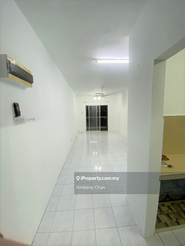 Laksamana Puri Condominium 4 bedrooms for rent in Batu Caves, Selangor