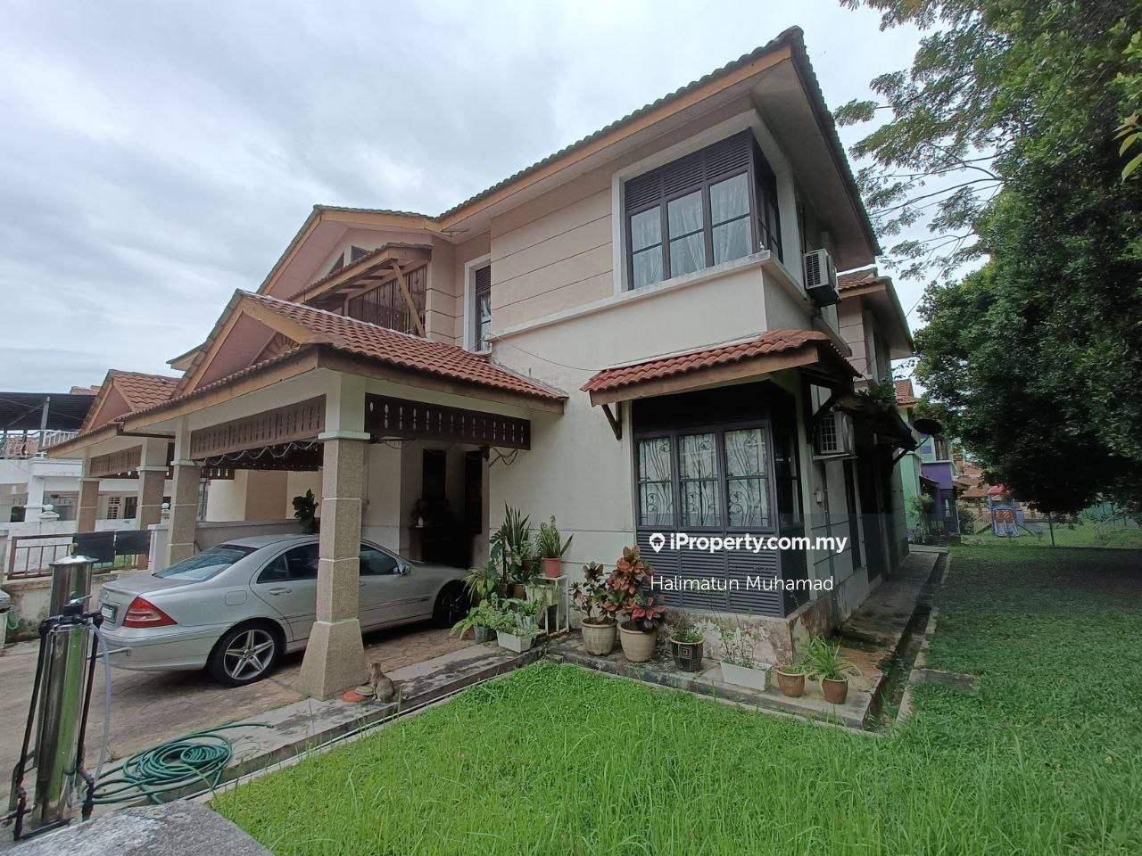 Seksyen 3, Bangi Corner lot Semidetached House 6 bedrooms for sale