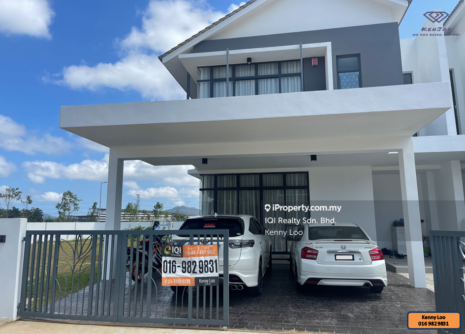 KotaSaS, Kuantan Intermediate Semidetached House 4 bedrooms for rent
