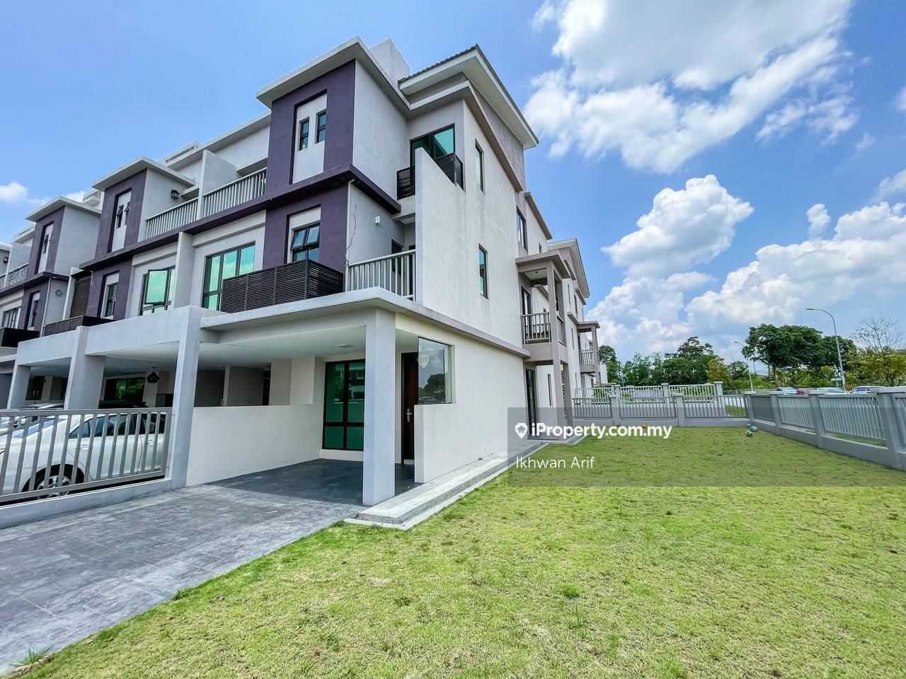 The Strata Bandar Puteri Bangi, Bangi Corner lot Townhouse 3 bedrooms