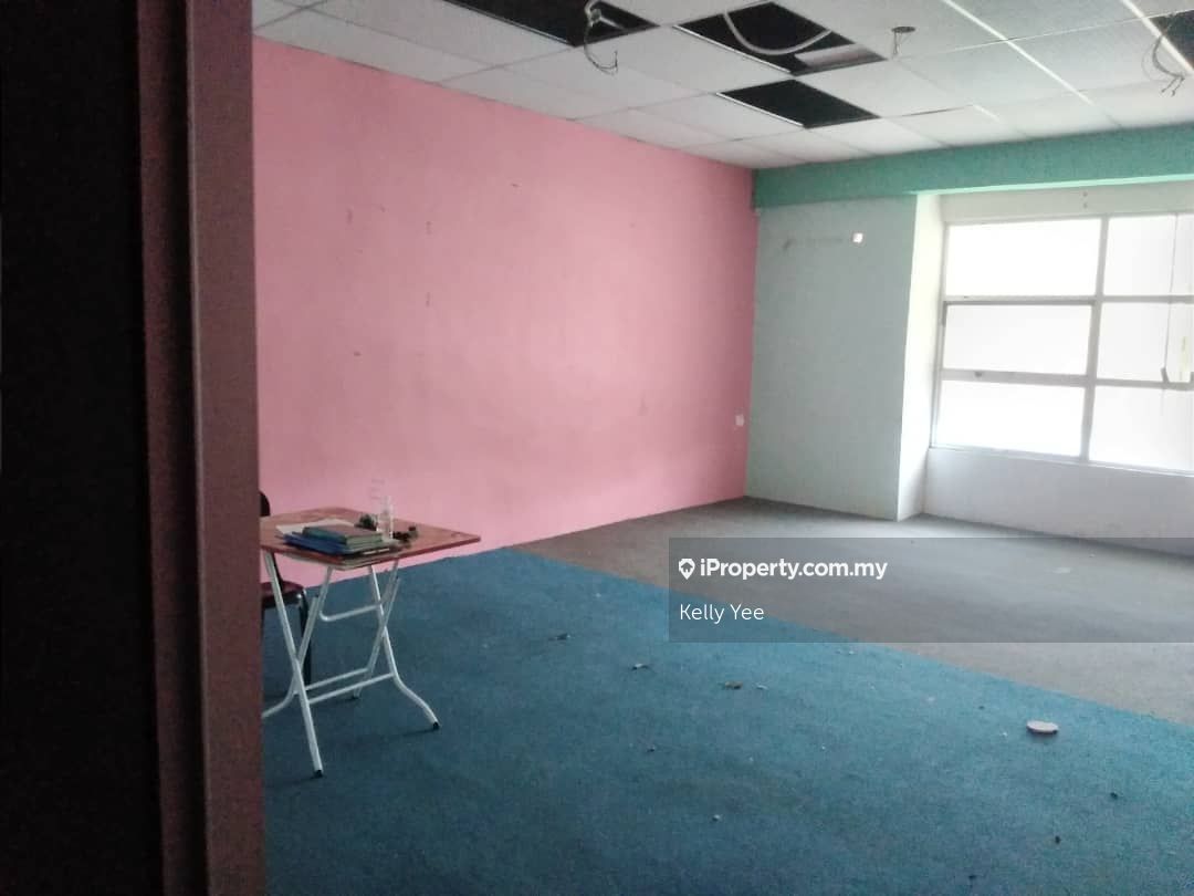 1st Floor Shoplot Suitable for Office Use as Corporate Office