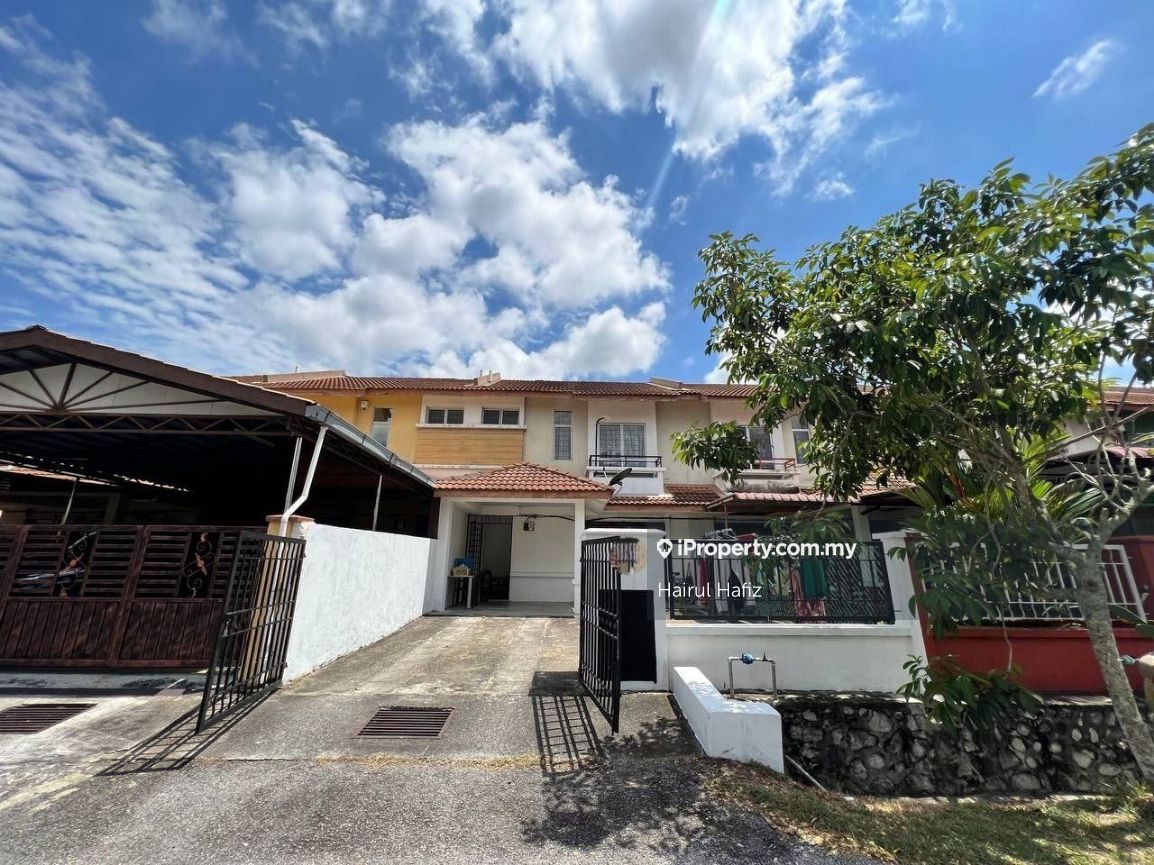 Taman Saujana Utama, Sungai Buloh Intermediate 2sty Terrace/Link House 4+1 bedrooms for sale
