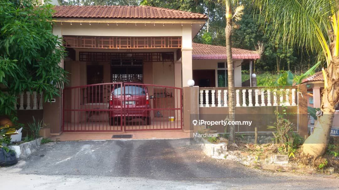 Taman Merak Emas, Durian Tunggal Semidetached House 4 bedrooms for